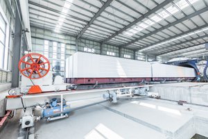 Chariot sur rails, pour la poussée avant/après autoclavage